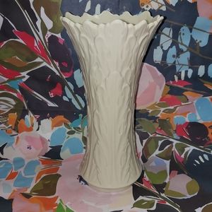 LENOX Ivory Woodland Collection Acanthus Vase Made in USA